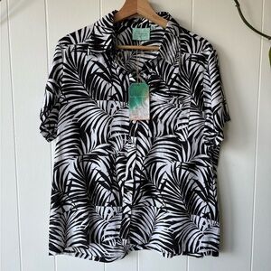 NWT True Destinations Black and White Leaf Print Shirt | Size Medium
